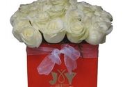 Ruže u kutiji - Bela boja simbolizuje iskrenu ljubav