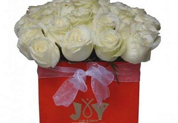 Ruže u kutiji - Bela boja simbolizuje iskrenu ljubav