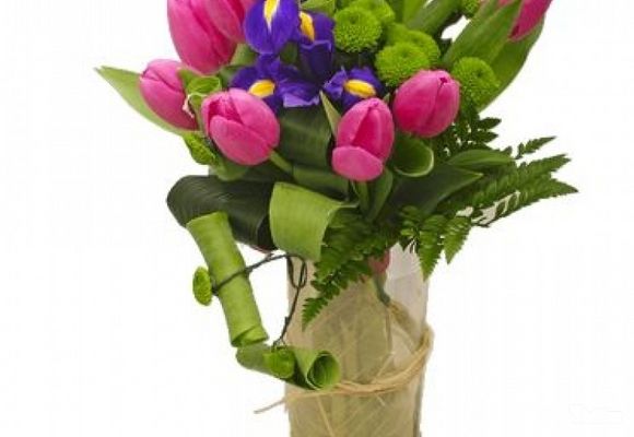 Isporuka cveća - buket cveća u vazi