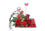 Isporuka cveća - cvetni aranžman sa svećama