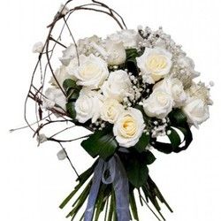 Cvećara online - Buket sa belim ružama