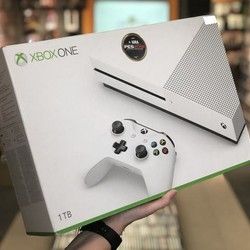 Prodaja Xbox plus igrica gratis