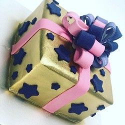 Rodjendanska torta zlatni poklončić