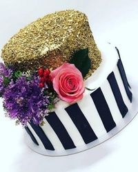 Torta za 18 rodjendan sa prirodnom dekoracijom