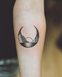 Tetovaža na ruci/ Mesec