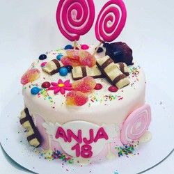 Torta za 18 rodjendan sa bombonama i lizama
