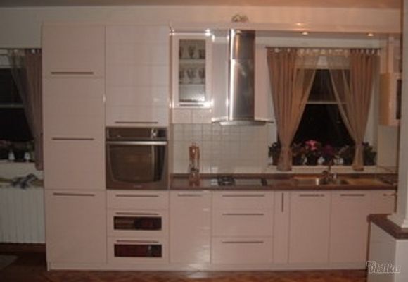 Moderne kuhinje bela
