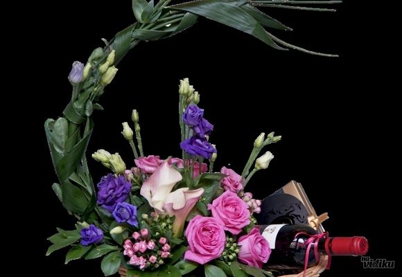 Cveće za venčanje - Cvetni aranžman sa cvećem i vinom