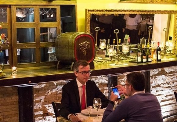 Atmosfera sa drugih vinskih večeri “Naša lepa Srbija” u restoranu Kovač