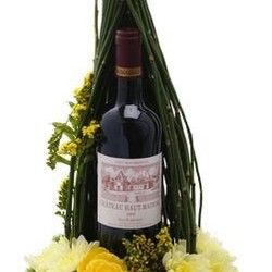 Cveće za rođendane - cvetni aranžman sa vinom