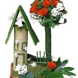 Cveće za rođendane - Cvetni aranžman u obliku kuće
