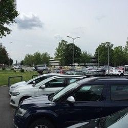 Parking mesta ispred aerodroma
