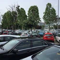 Parking mesta pored aerodroma