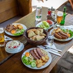 Najukusnija hrana i prijatna domaćinska atmosfera čeka vas u srcu Bojčinske šume u etno restoranu Bojcinska koleba
