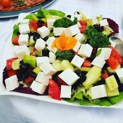 Sveža i ukusna salata u keteringu Marinković