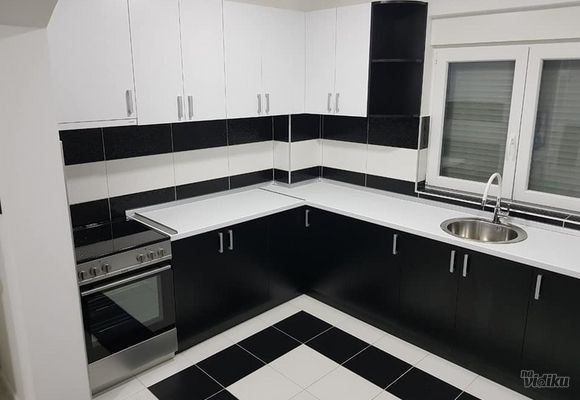 Kuhinja po meri u crno beloj boji