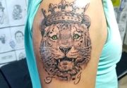 3d Tetovaža tigra sa krunom i inicijalima