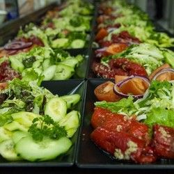 Najsvežije salate u ponudi ketering tima restorana Taverna Faro iz Kragujevca