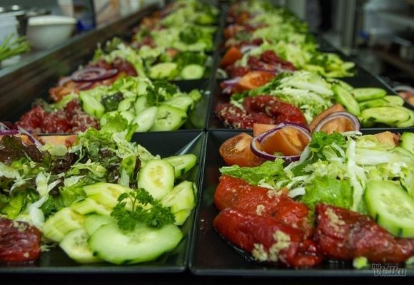 najsvezije-salate-u-ponudi-ketering-tima-restorana-taverna-faro-iz-kragujevca1.jpg