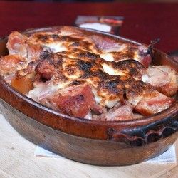 Dimljena butkica ispod sača pripremljena po tradicionalnoj recepturi - restoran Taverna Faro