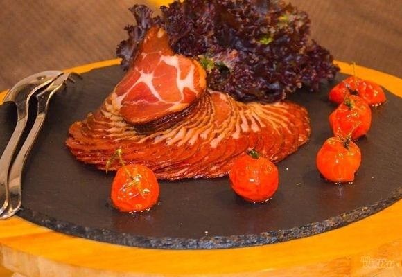 Od fantastičnih jela do konobara, stolova i sve ostale prateće opreme za proslavu vama važnog događaja - Restoran Taverna Faro