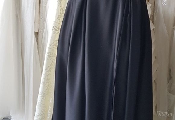 Duga crna svecana haljina