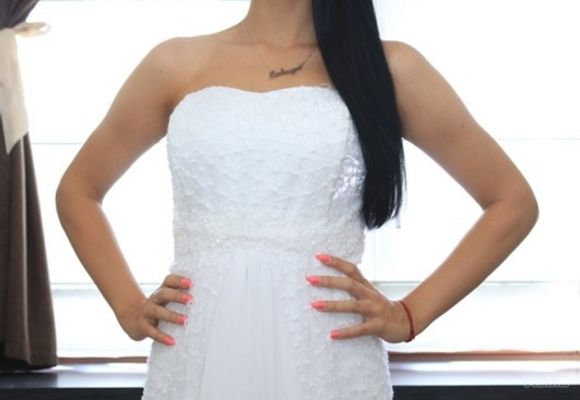Duga bela haljina