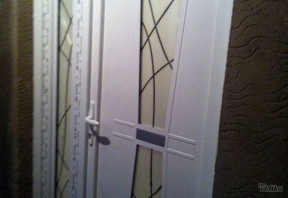 Ulazna PVC vrata sa ukrasnim panelima