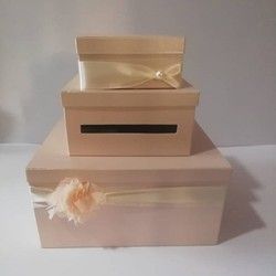 Ukrasne kutije na sprat sa cvetnom dekoracijom