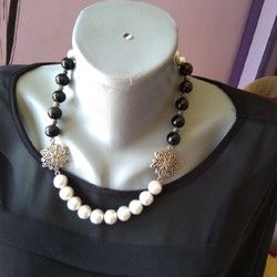 Ogrlica od staklenih perla