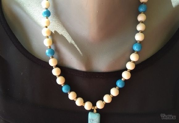 Ogrlica od staklenih perli,privezak poludragi kamen