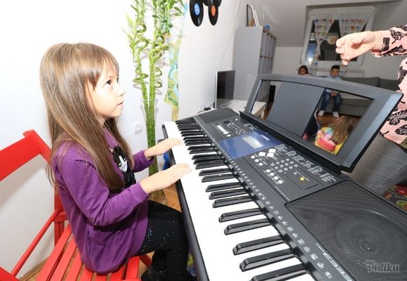 Casovi klavira za decu na engleskom jeziku