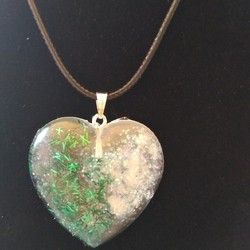 Zeleno belo srce od Epoxy smole