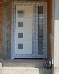 PVC ulazna vrata sa dva otvora