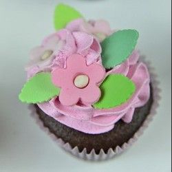Božićni kolači - kapkejk sa roze cvetom - Torta Ivanjica