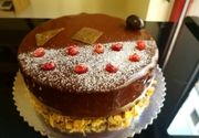 Svečane torte - torta ukrašena malinama - Grismel - proizvodnja torti, kolača i peciva