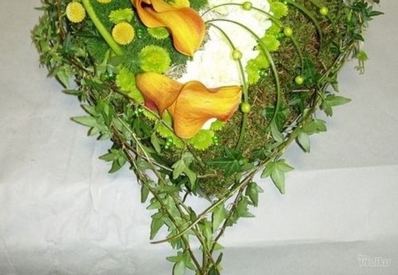 Buket cveća  - dekorativno srce sa kalama - Cvećara Quince Flower