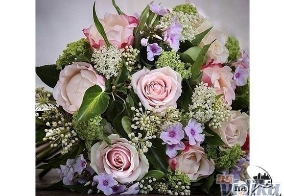 Buket cveća - ruže i ukrasno cveće - Merci flower and Gift shop