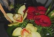 Buket ruža - crvene ruže sa dekoracijom - Cvećara cvetna Čarolija No1