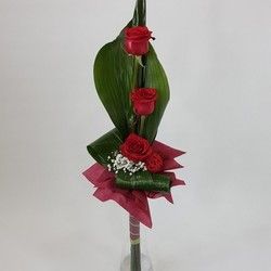 Buket ruža - 3 ruže sa pratećim zelenilom - Cvećara Flowers Silver Pack