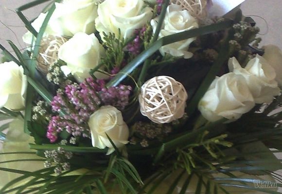 Ruže - buket sa belim ružama - Cvećara Quince Flower