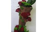 Ruže - buket sa crvenim ružama i zelenim hrizantemama - Cvećara Quince Flower