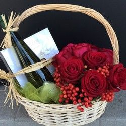 Ruže - cvetni aranžman sa crvenim ružama - Cvećara Quince Flower