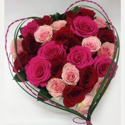 Ruže - cvetni aranžman šareno srce - Cvećara Quince Flower