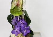 Cvetni aranžmani - aranžman na dekorativnom poslužavniku - Cvećara Flowers Silver Pack