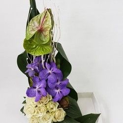 Cvetni aranžmani - aranžman na dekorativnom poslužavniku - Cvećara Flowers Silver Pack