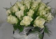 Ruže u kutiji - bele ruže aranžman 470 - Cvećara Decora