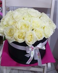 Ruže u kutiji - bele ruže - Cvećara Nađin kutak