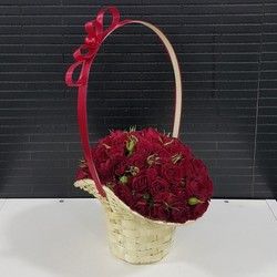 Dostava cveća - korpica šešir sa crvenim ružama - Cvećara Flowers Silver Pack