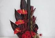 Dostava cveća - aranžaman u tanjiru sa crvenim ružama - Cvećara Flowers Silver Pack